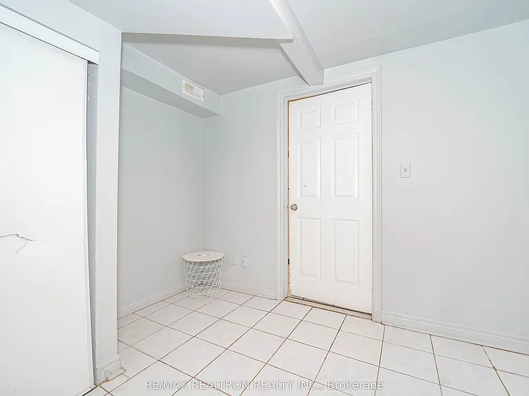 47 Greendale Ave #LOWER — Photo 8
