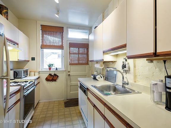 4th image of 6206 N Leavitt St APT 1B