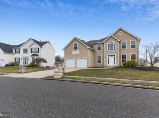 16 Aster Dr, Sicklerville, NJ 08081