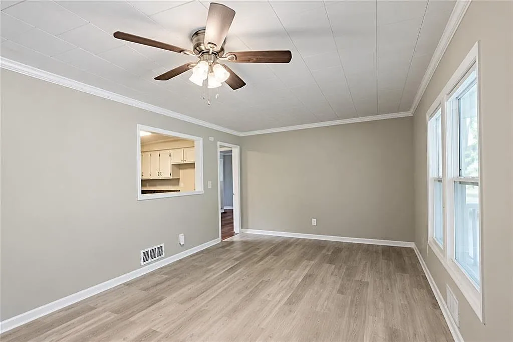 3 bed, 2.0 bath, 1260 sqft, $2,000 — Photo 3