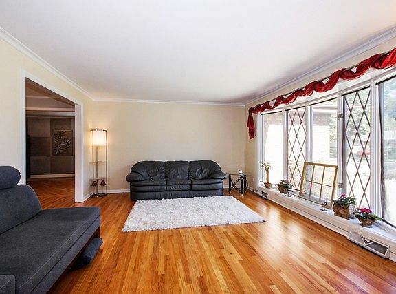 2nd image of 9534 S Parkside Ave