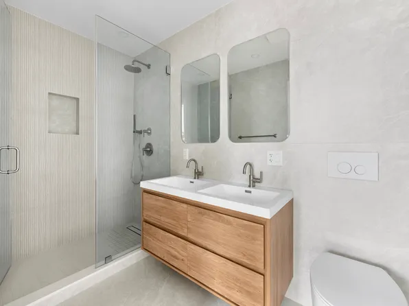 184 Hawthorne Street image 8 of 11