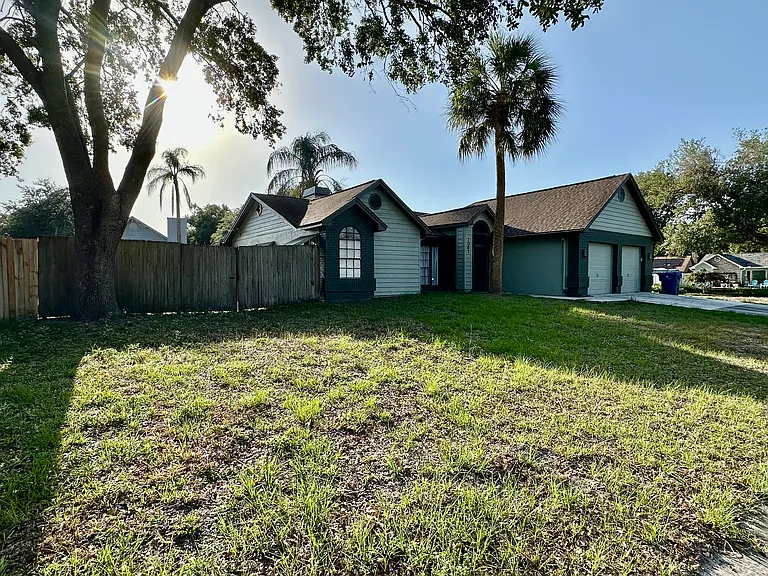 1041 Sawyers Ct — Photo 1