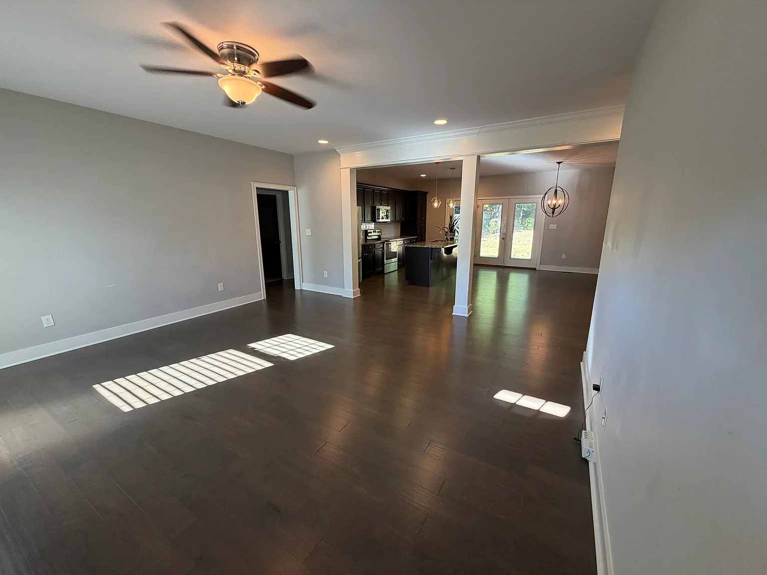 3 bed, 2075 sqft, $2,000 — Photo 2