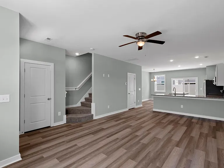 320 Starfish Ln — Photo 2