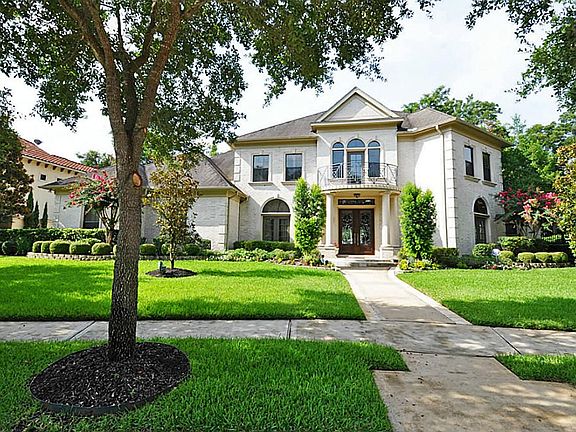 2nd image of 2 Grand Manor Ct