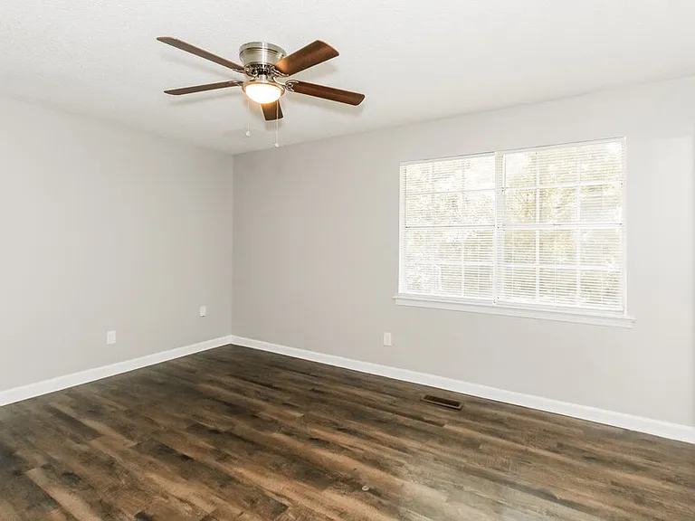 129 Hickory St — Photo 10