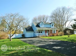 29 Colonial Dr, East Patchogue, NY 11772