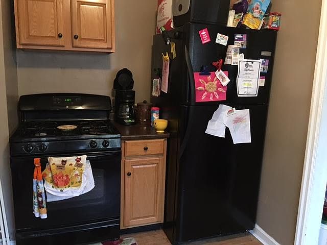 1st image of 921 N Reserve St