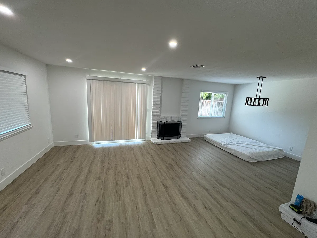Building Photo - 1733 Clear Lake Ave #0