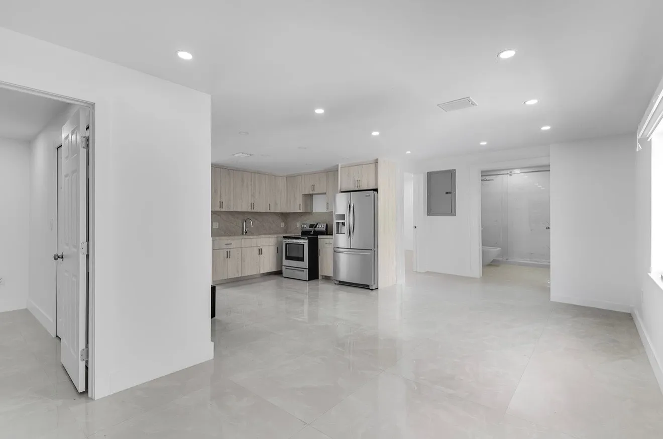 3 bed, 2618 sqft, $3,800 — Photo 2
