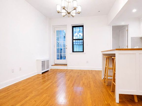 4th image of 55 W 68th St #B