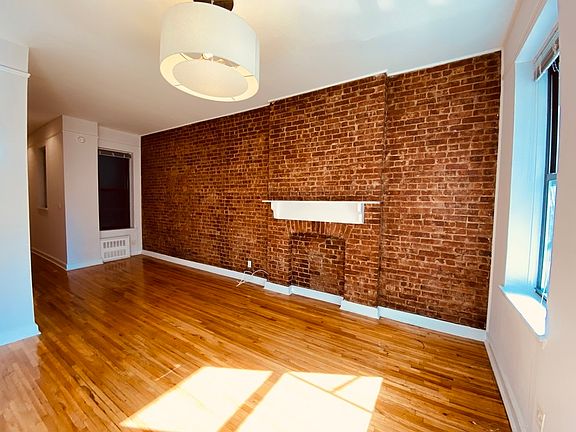 3rd image of 646 Amsterdam Ave #4Z