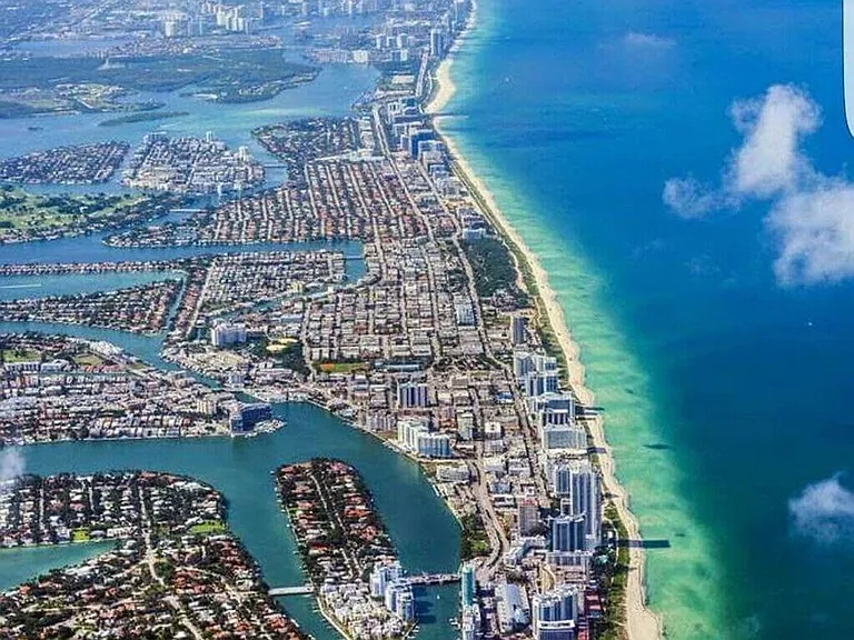 Ocean Dr — Photo 49