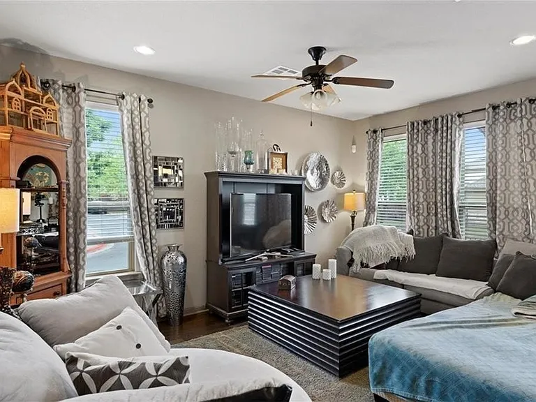 10804 Champ Ct — Photo 27