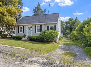 10 Cleveland Ave, Buzzards Bay, MA 02532