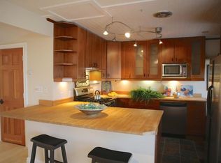 682 Sierra Point Rd, Brisbane, CA 94005