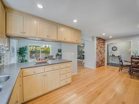 5th image of 2542 Patricia Dr