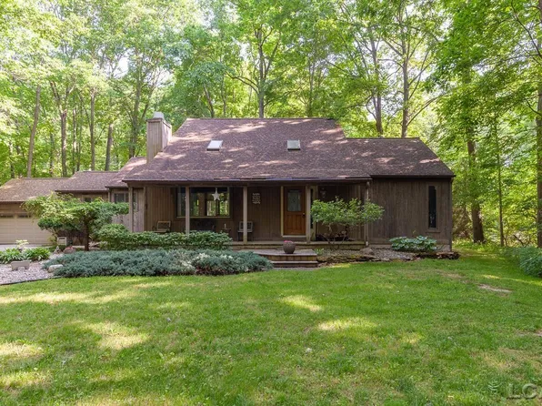 106 Wildwood Cir, Tecumseh, MI 49286