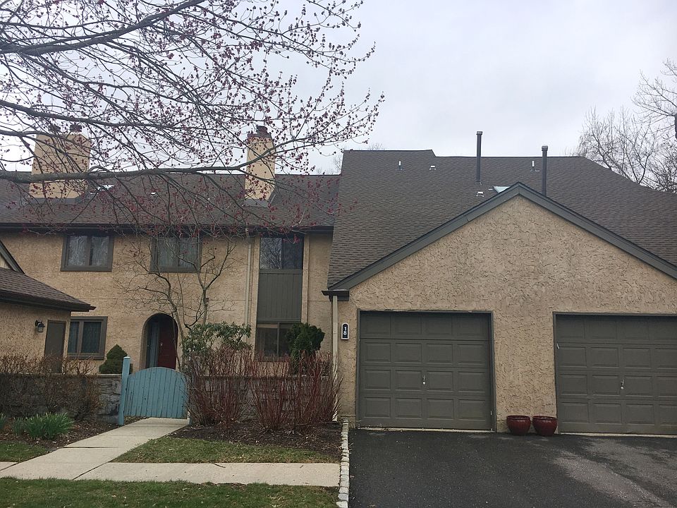 1st image of 18 Ashford Dr