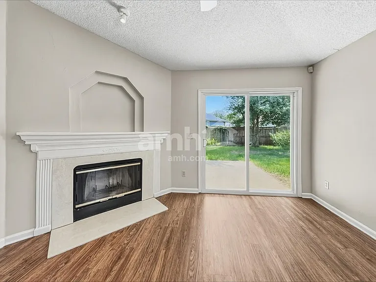 1819 Harbor Island Dr — Photo 7