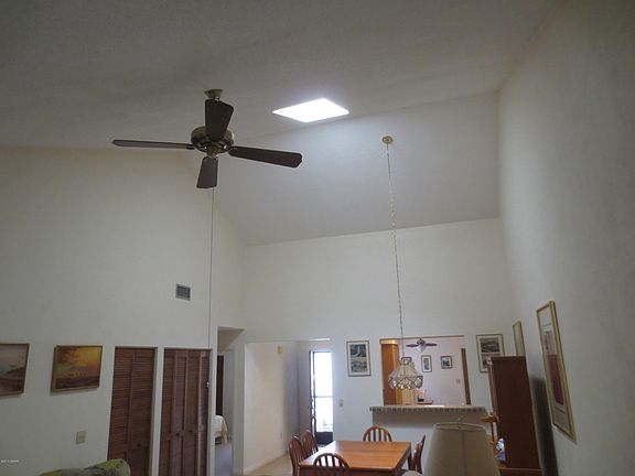 2nd image of 140 Fox Fire Cir