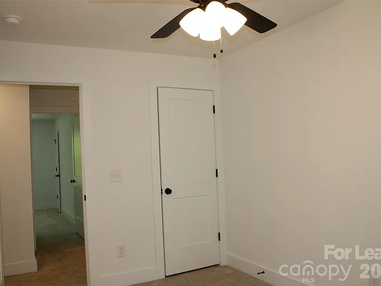 562 W Park Ave #B — Photo 15