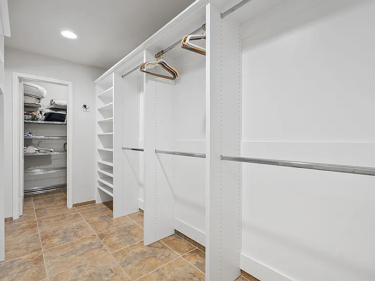 48 Pebble Beach Dr — Photo 16