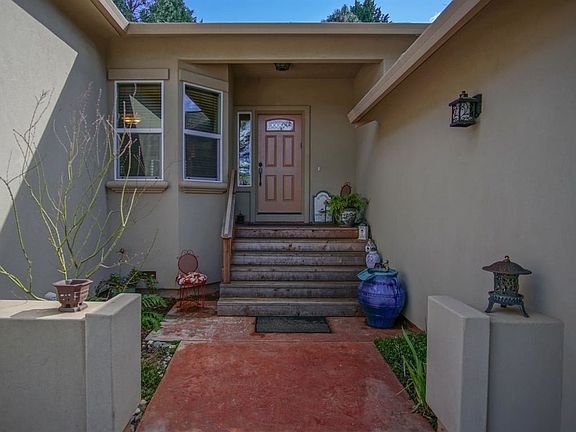 3rd image of 10915 Darlene Ct