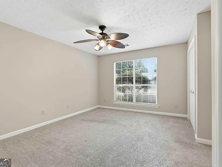 518 Longwood Ln — Photo 23