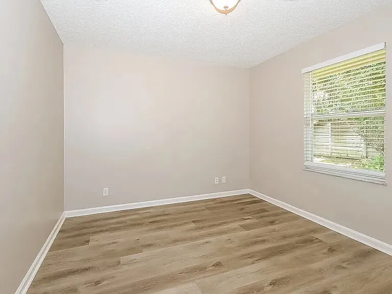 116 Waterway Rd — Photo 6