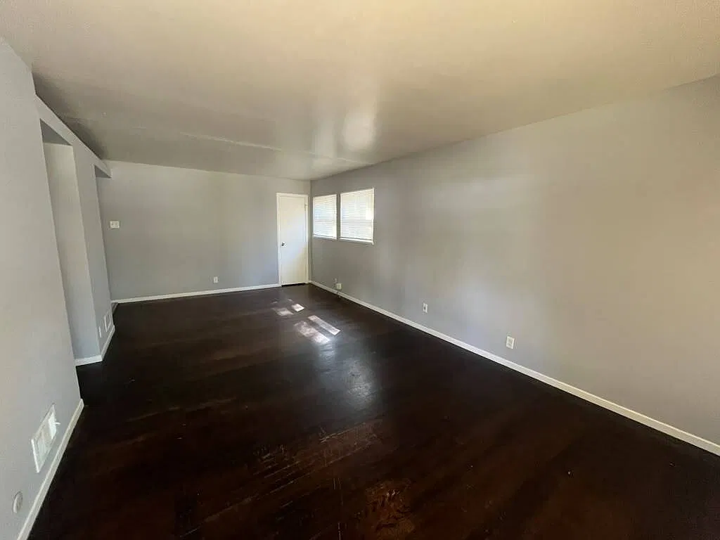 3 bed, 1.0 bath, 927 sqft, $1,630 — Photo 3