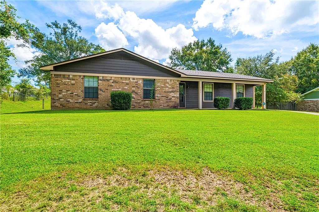 3 bed, 2.0 bath, 1480 sqft, $1,550 — Photo 2