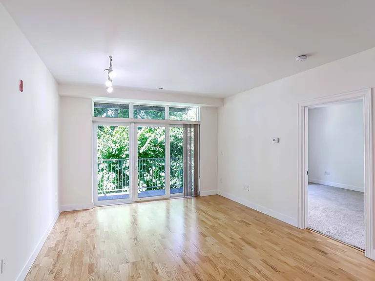 7 Cameron Apartments — Photo 15