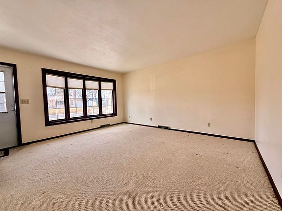 5th image of 518 3rd Ave SE