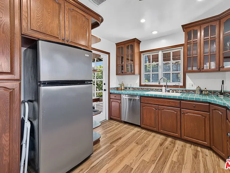 1221 Edris Dr — Photo 17