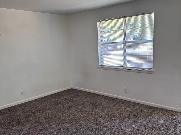 1113 Elm Ave #C — Photo 8