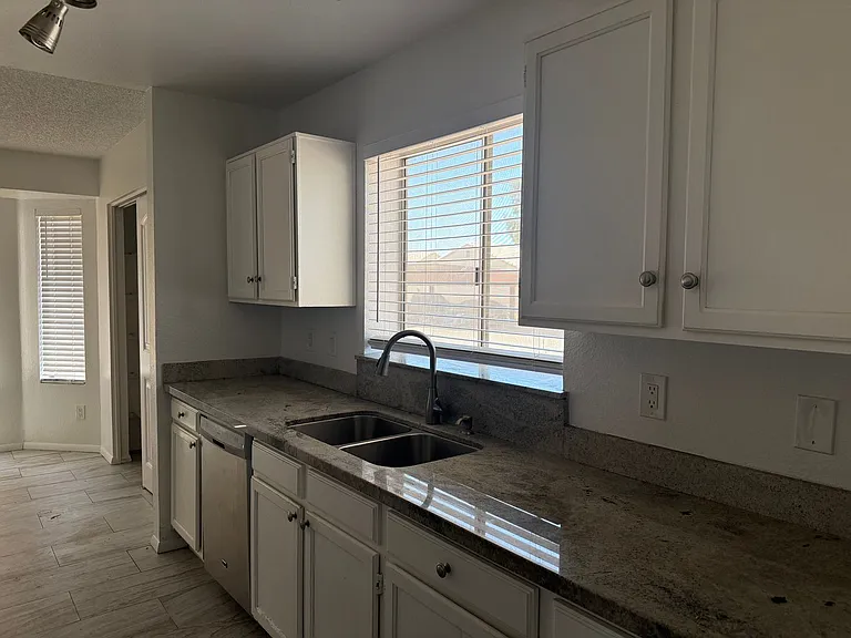 8520 W Palm Ln #1042 — Photo 12