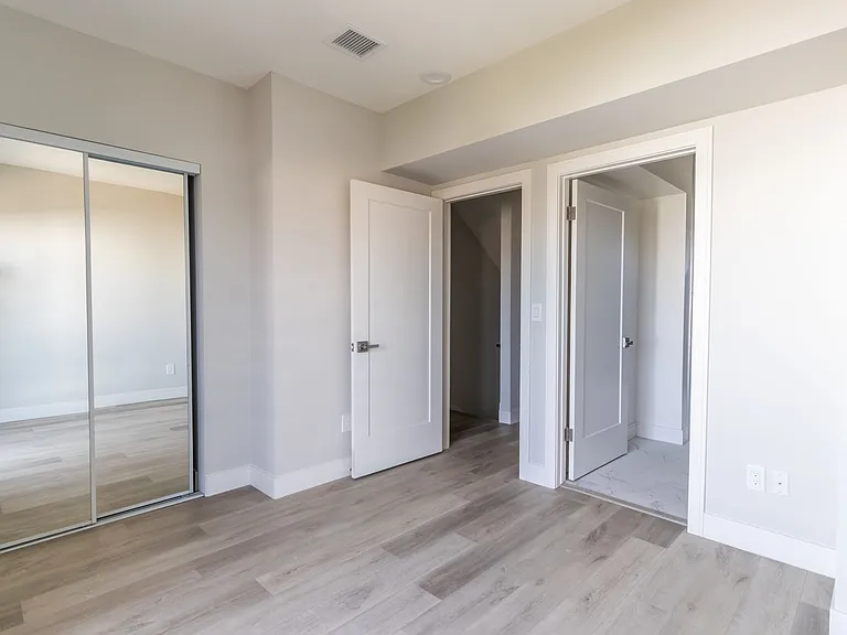 5132 Riverton Ave — Photo 24