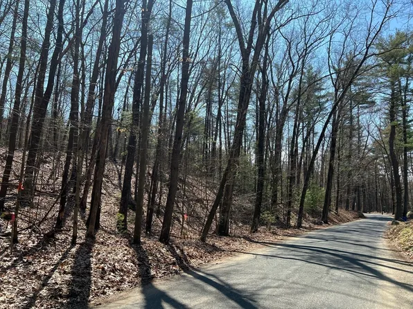3 January Hills Rd, Amherst, MA 01002