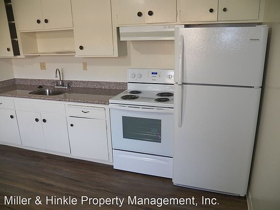 3rd image of 1626 Queen Charlotte Dr APT 2