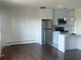 265 Reynolds St #403, Oakville, ON L6J3L5