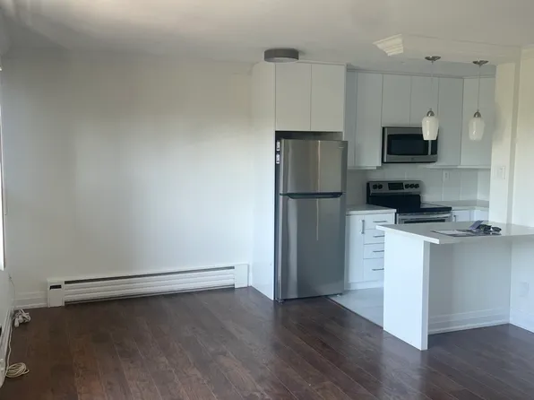265 Reynolds St #403, Oakville, ON L6J 3L5