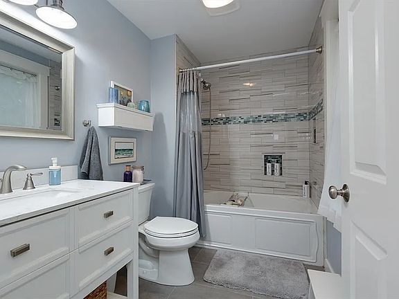 2nd image of 59 North Rd #1