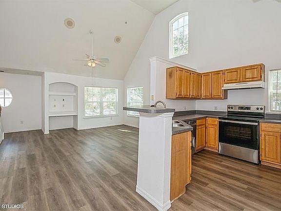 3rd image of 3368 Parkchester Square Blvd #196