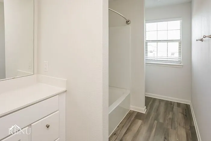 2033 Hialeah Dr — Photo 11