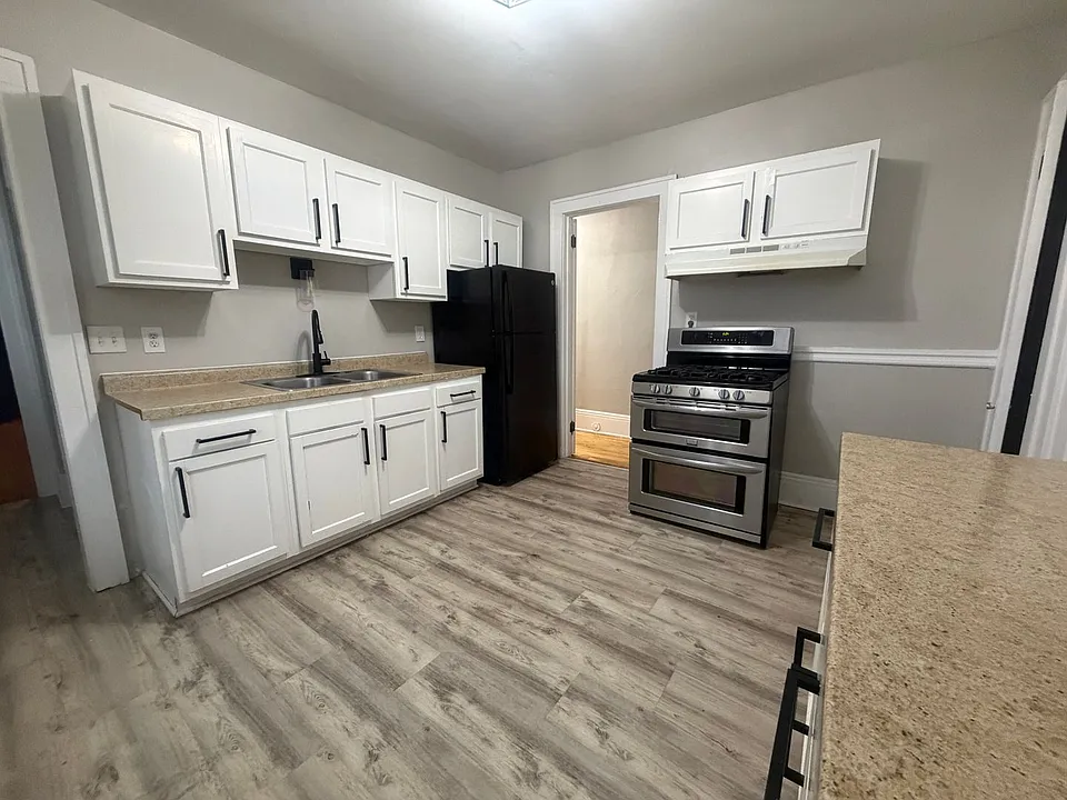 2934 -36 N Farwell Ave