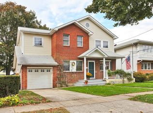 38 Jefferson Ave, Mineola, NY 11501