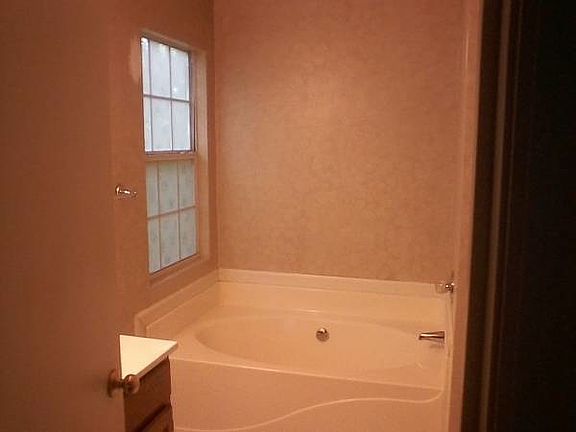 2nd image of 1750 Oakwood Estates Dr