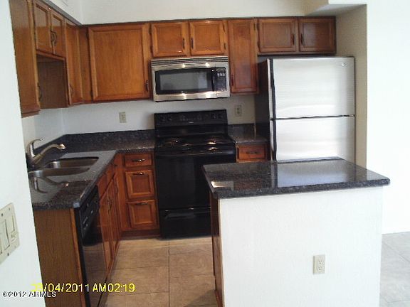 5th image of 602 N May St Unit 18
